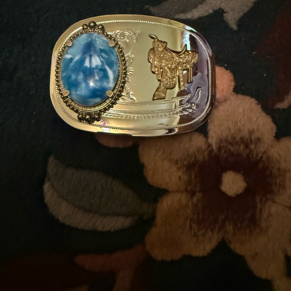 Silver color Belt Buckle with Blue Stone and saddle Striking details Unusal